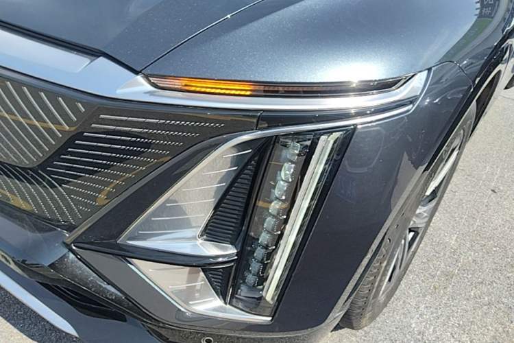 Used Cadillac LYRIQ 2022 Rear-Drive Long-Range Luxury Edition Left Front Headlight