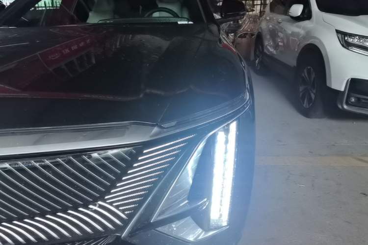 Used Cadillac LYRIQ 2022 Rear-Drive Long-Range Luxury Edition Left Front Headlight
