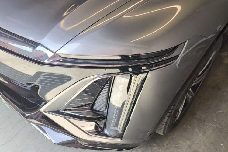 Used Cadillac LYRIQ 2022 Four-Wheel-Drive High-Performance Deluxe Edition Left Front Headlight