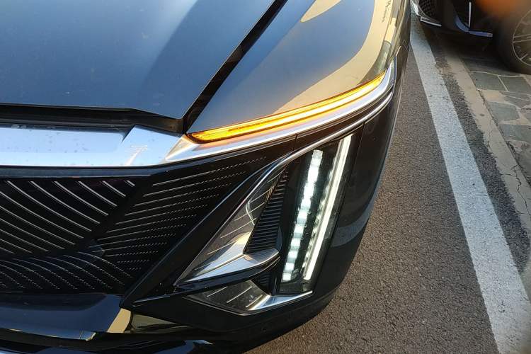 Used Cadillac LYRIQ 2022 Rear-Drive Long-Range Luxury Edition Left Front Headlight