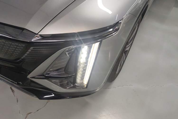 Used Cadillac LYRIQ 2022 Four-Wheel-Drive High-Performance Deluxe Edition Left Front Headlight