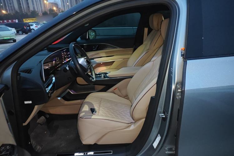 Used Cadillac LYRIQ 2022 Four-Wheel-Drive High-Performance Deluxe Edition Left Front Seat