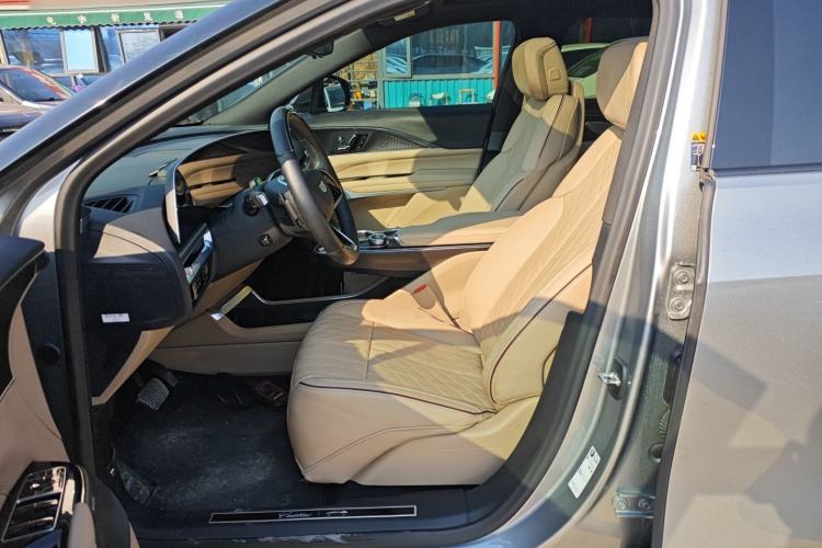 Used Cadillac LYRIQ 2022 Four-Wheel-Drive High-Performance Deluxe Edition Left Front Seat