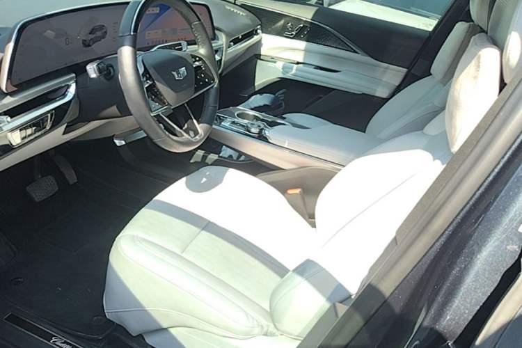 Used Cadillac LYRIQ 2022 Rear-Drive Long-Range Luxury Edition Left Front Seat
