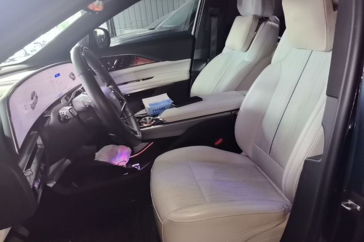 Used Cadillac LYRIQ 2022 Rear-Drive Long-Range Luxury Edition Left Front Seat