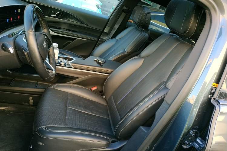 Used Cadillac LYRIQ 2022 Rear-Drive Long-Range Luxury Edition Left Front Seat