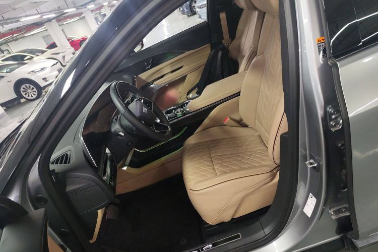 Used Cadillac LYRIQ 2022 Four-Wheel-Drive High-Performance Deluxe Edition Left Front Seat