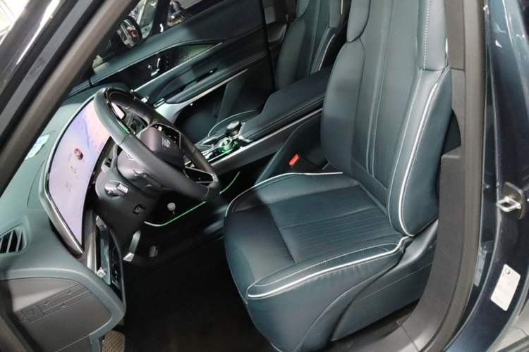 Used Cadillac LYRIQ 2022 Four-Wheel-Drive High-Performance Deluxe Edition Left Front Seat