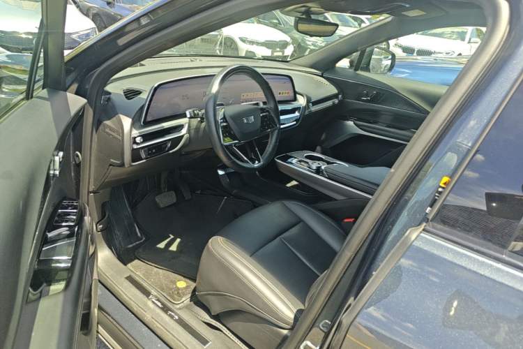 Used Cadillac LYRIQ 2022 Rear-Drive Long-Range Luxury Edition Left Front Seat
