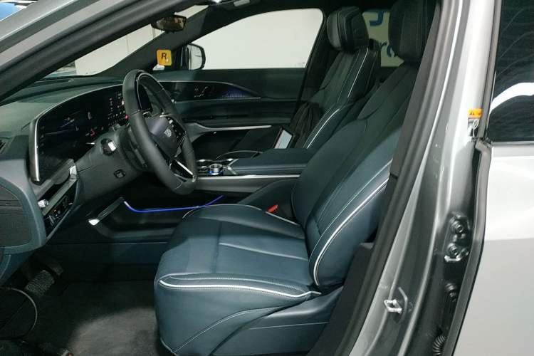 Used Cadillac LYRIQ 2022 Rear-Drive Long-Range Prestige Edition Left Front Seat