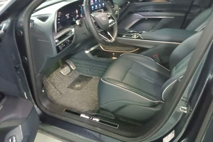 Used Cadillac LYRIQ 2022 Four-Wheel-Drive High-Performance Deluxe Edition Left Front Seat