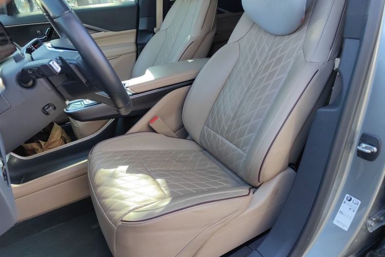 Used Cadillac LYRIQ 2022 Four-Wheel-Drive High-Performance Deluxe Edition Left Front Seat