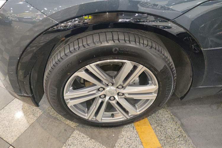 Used Cadillac LYRIQ 2022 Rear-Drive Long-Range Prestige Edition Left Front Wheel Hub