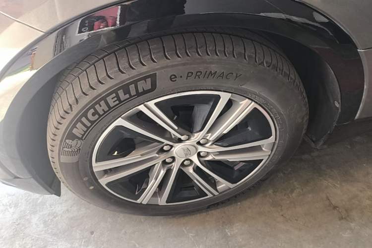 Used Cadillac LYRIQ 2022 Four-Wheel-Drive High-Performance Deluxe Edition Left Front Wheel Hub