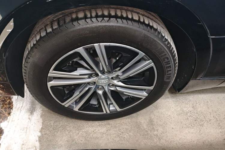 Used Cadillac LYRIQ 2022 Rear-Drive Long-Range Prestige Edition Left Front Wheel Hub