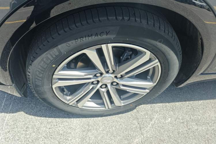 Used Cadillac LYRIQ 2022 Rear-Drive Long-Range Luxury Edition Left Front Wheel Hub