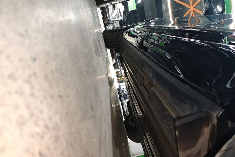 Used Cadillac LYRIQ 2022 Rear-Drive Long-Range Prestige Edition Left Side Sill