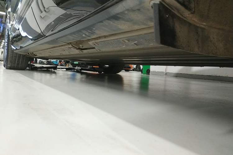 Used Cadillac LYRIQ 2022 Rear-Drive Long-Range Prestige Edition Left Side Sill