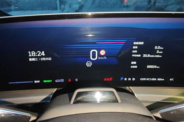 Used Cadillac LYRIQ 2022 Four-Wheel-Drive High-Performance Deluxe Edition Odometer Close Up