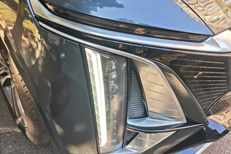 Used Cadillac LYRIQ 2022 Rear-Drive Long-Range Prestige Edition Right Front Headlight