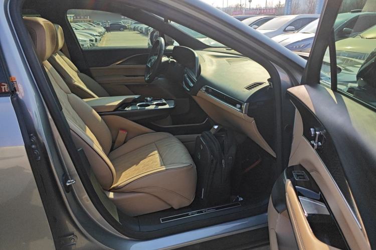 Used Cadillac LYRIQ 2022 Four-Wheel-Drive High-Performance Deluxe Edition Right Front Seat