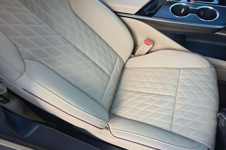 Used Cadillac LYRIQ 2022 Rear-Drive Long-Range Prestige Edition Right Front Seat