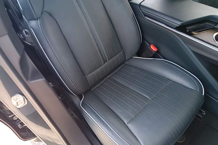 Used Cadillac LYRIQ 2022 Rear-Drive Long-Range Prestige Edition Right Front Seat