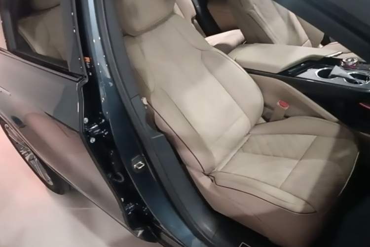 Used Cadillac LYRIQ 2022 Rear-Drive Long-Range Prestige Edition Right Front Seat