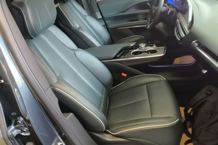Used Cadillac LYRIQ 2022 Four-Wheel-Drive High-Performance Deluxe Edition Right Front Seat