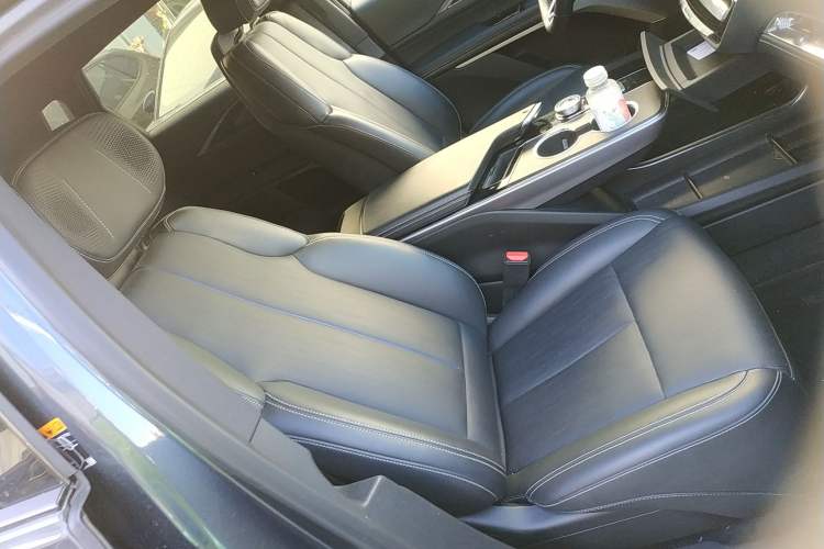 Used Cadillac LYRIQ 2022 Rear-Drive Long-Range Luxury Edition Right Front Seat