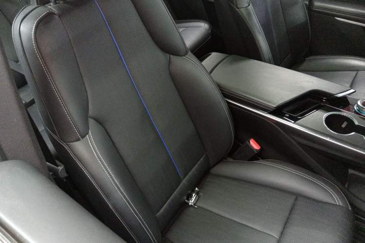 Used Cadillac LYRIQ 2022 Rear-Drive Long-Range Luxury Edition Right Front Seat