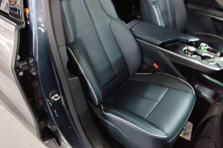 Used Cadillac LYRIQ 2022 Four-Wheel-Drive High-Performance Deluxe Edition Right Front Seat