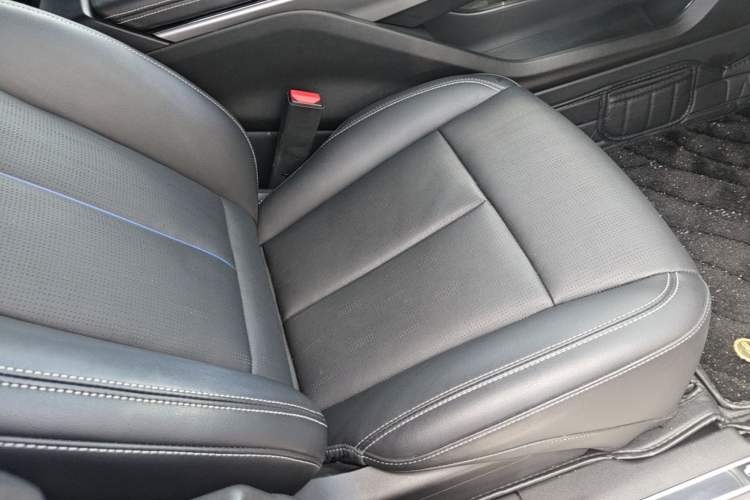 Used Cadillac LYRIQ 2022 Rear-Drive Long-Range Luxury Edition Right Front Seat