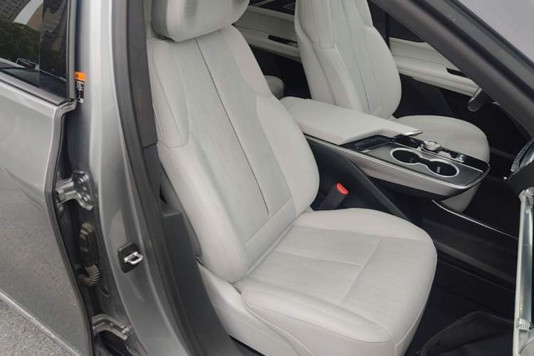 Used Cadillac LYRIQ 2022 Rear-Drive Long-Range Luxury Edition Right Front Seat
