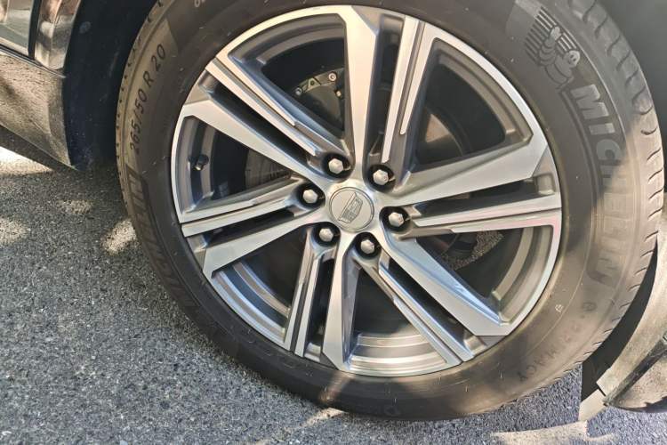 Used Cadillac LYRIQ 2022 Rear-Drive Long-Range Prestige Edition Right Front Wheel Hub
