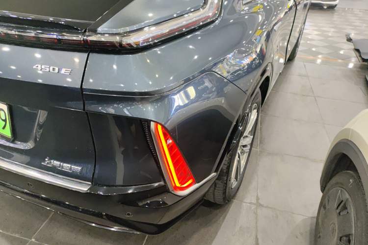 Used Cadillac LYRIQ 2022 Rear-Drive Long-Range Prestige Edition Right Rear Taillight