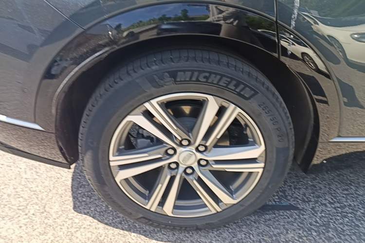 Used Cadillac LYRIQ 2022 Rear-Drive Long-Range Prestige Edition Right Rear Wheel Hub