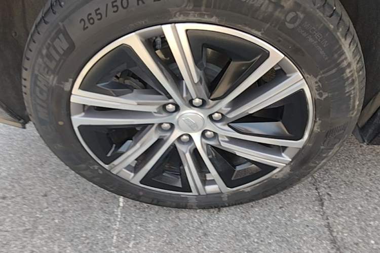 Used Cadillac LYRIQ 2022 Rear-Drive Long-Range Luxury Edition Right Rear Wheel Hub