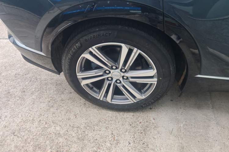 Used Cadillac LYRIQ 2022 Rear-Drive Long-Range Luxury Edition Right Rear Wheel Hub