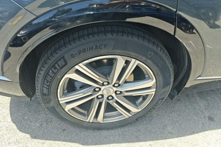 Used Cadillac LYRIQ 2022 Rear-Drive Long-Range Luxury Edition Right Rear Wheel Hub