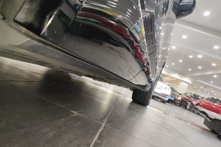 Used Cadillac LYRIQ 2022 Rear-Drive Long-Range Prestige Edition Right Side Sill