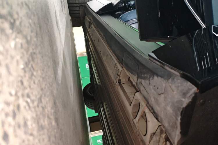 Used Cadillac LYRIQ 2022 Rear-Drive Long-Range Prestige Edition Right Side Sill
