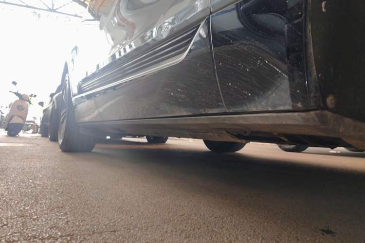 Used Cadillac LYRIQ 2022 Rear-Drive Long-Range Luxury Edition Right Side Sill