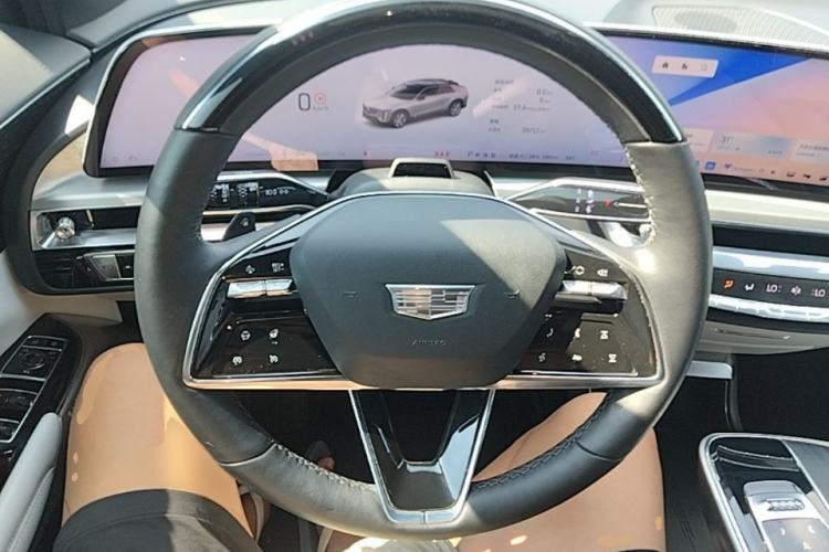 Used Cadillac LYRIQ 2022 Rear-Drive Long-Range Luxury Edition Steering Wheel