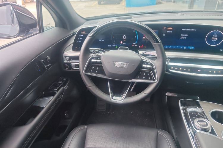 Used Cadillac LYRIQ 2022 Rear-Drive Long-Range Luxury Edition Steering Wheel