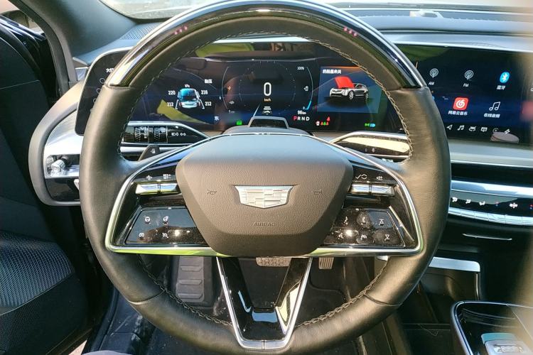 Used Cadillac LYRIQ 2022 Rear-Drive Long-Range Luxury Edition Steering Wheel