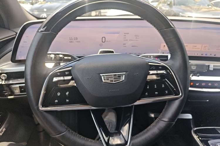 Used Cadillac LYRIQ 2022 Rear-Drive Long-Range Luxury Edition Steering Wheel