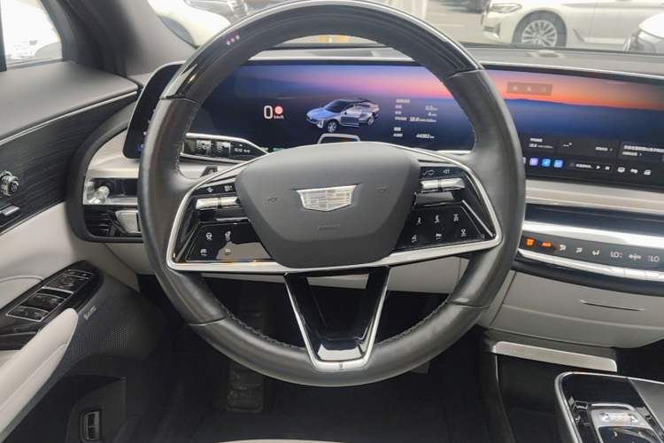 Used Cadillac LYRIQ 2022 Rear-Drive Long-Range Luxury Edition Steering Wheel