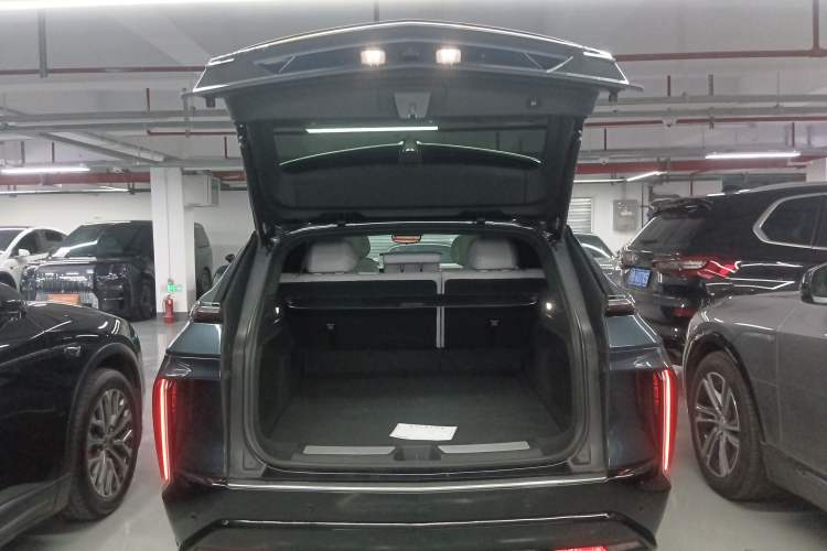 Used Cadillac LYRIQ 2022 Rear-Drive Long-Range Luxury Edition Trunk
