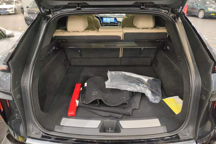 Used Cadillac LYRIQ 2022 Rear-Drive Long-Range Prestige Edition Trunk